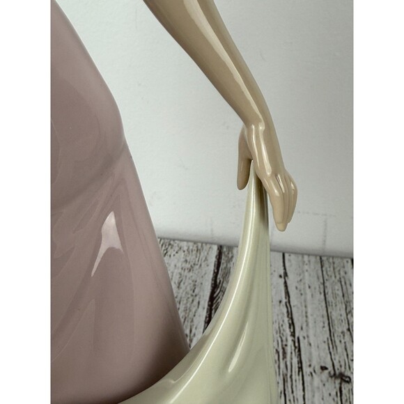 Lladro #06475 Happy Anniversary Couple Dancing - Picture 7 of 15